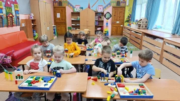 «Что нам стоит дом построить, нарисуем — будем жить!» «Что нам стоит дом построить, нарисуем — будем жить!».