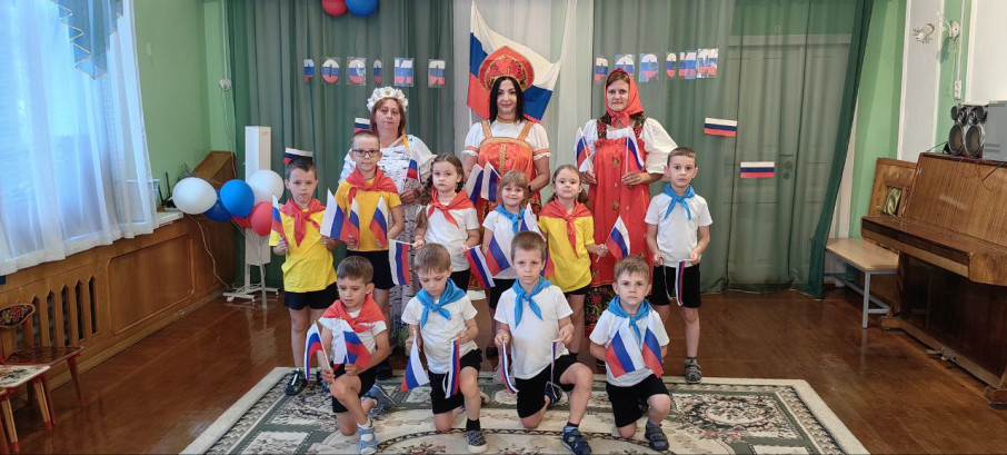 "День России: гордимся, любим, славим!" 🎉✨ "День России: гордимся, любим, славим!" 🎉✨.