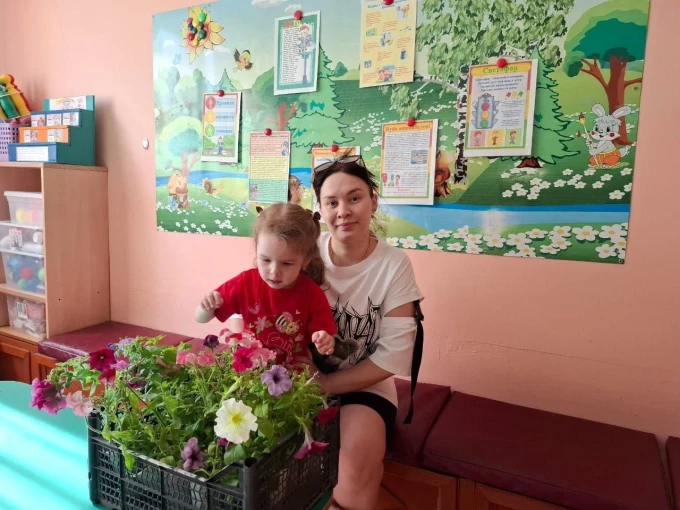 Трудовой десант родителей: акция «Красота спасет мир» Трудовой десант родителей: акция «Красота спасет мир».